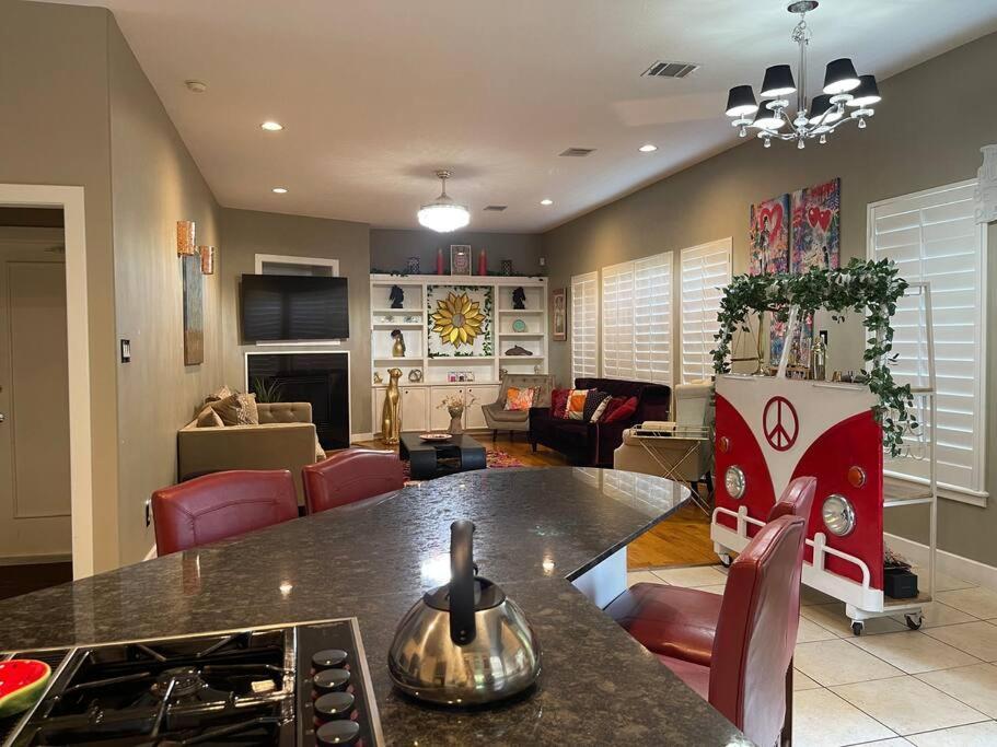 Wanderlust Villa Near Galleria Mall Houston Exterior photo
